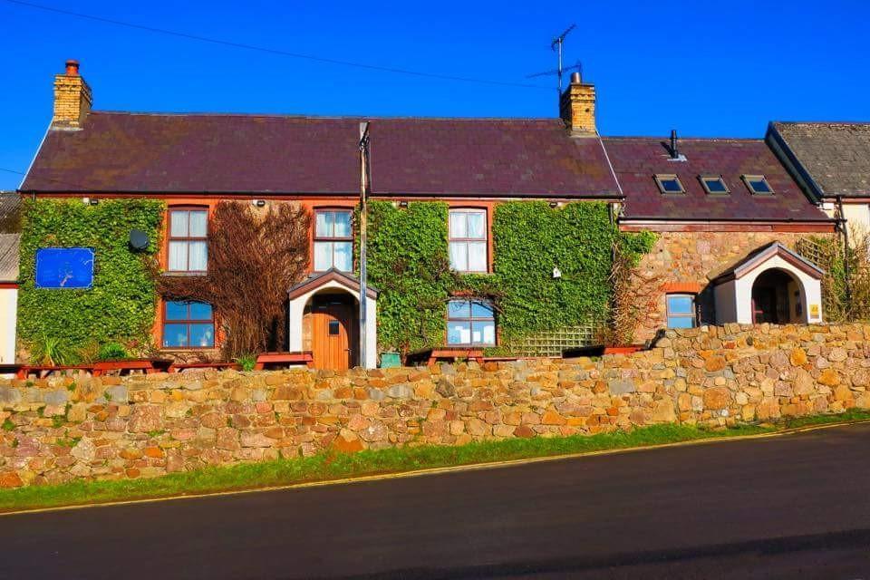 King'S Head Inn Llangynydd Exterior foto