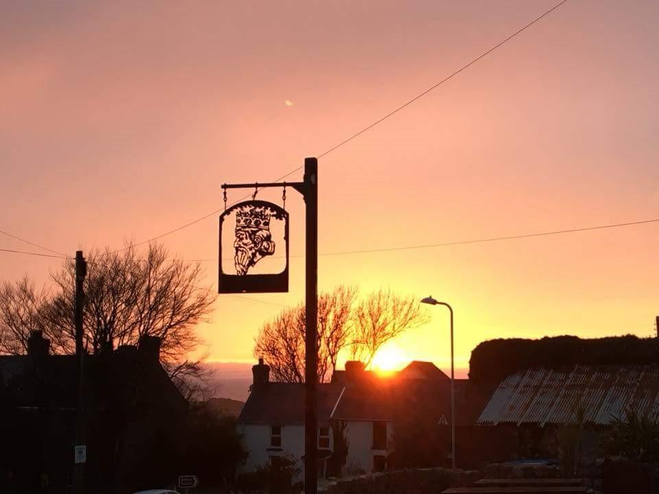 King'S Head Inn Llangynydd Exterior foto