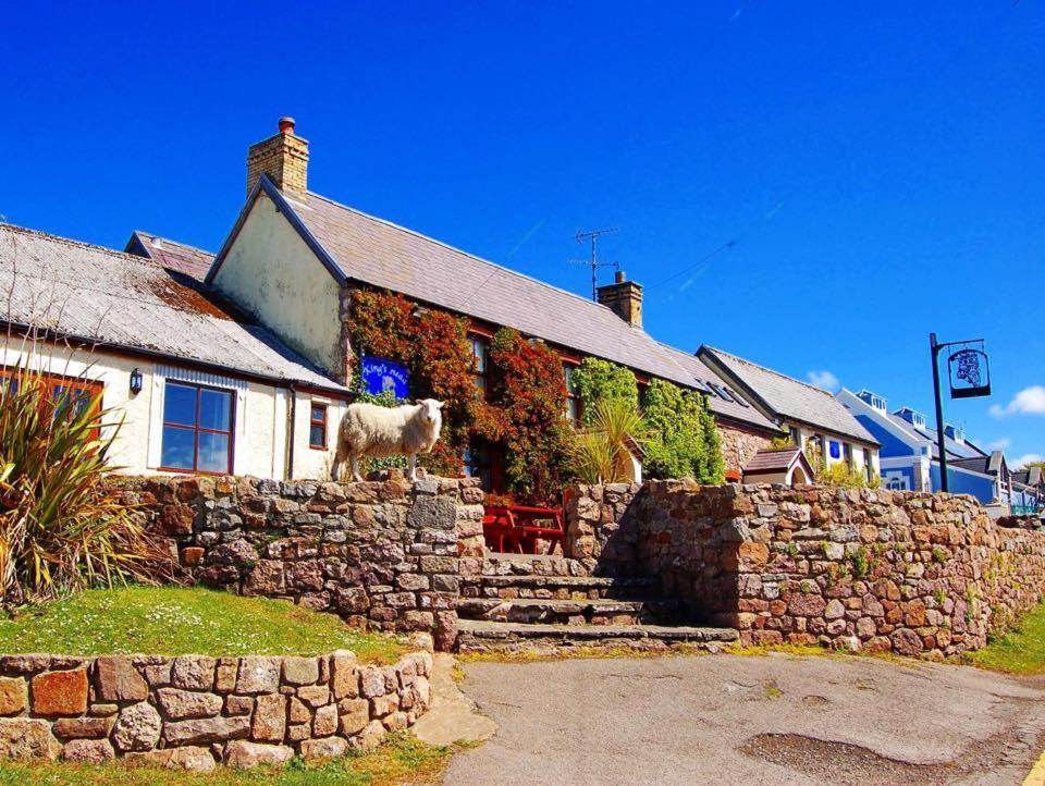 King'S Head Inn Llangynydd Exterior foto